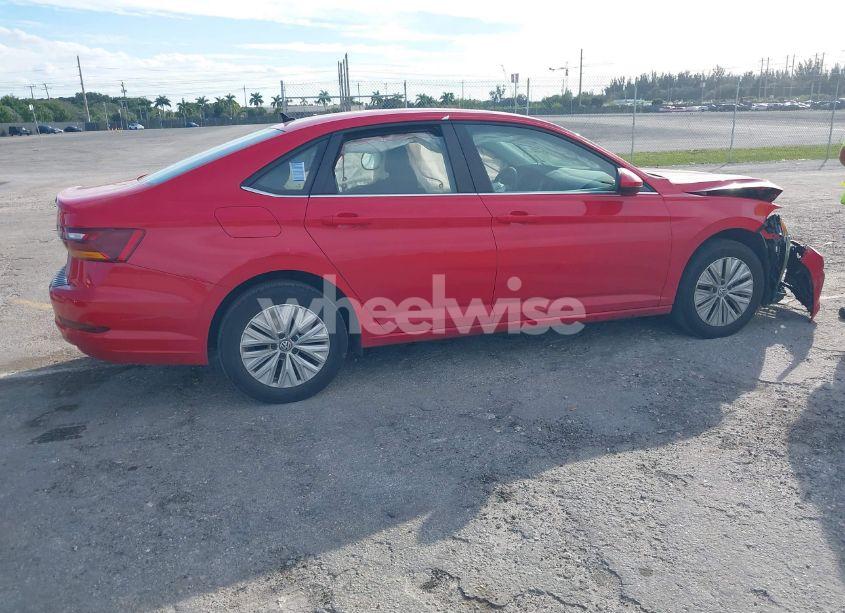 Photo 4 of 2019 Volkswagen Jetta 1.4T R-LINE/1.4T S/1.4T SE (VIN 3VWCB7BU3KM183620)