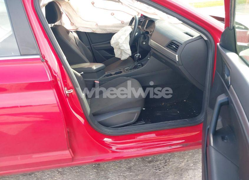 Photo 5 of 2019 Volkswagen Jetta 1.4T R-LINE/1.4T S/1.4T SE (VIN 3VWCB7BU3KM183620)