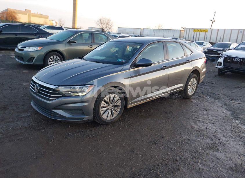 Photo 2 of 2019 Volkswagen Jetta 1.4T R-LINE/1.4T S/1.4T SE (VIN 3VWCB7BU3KM234730)