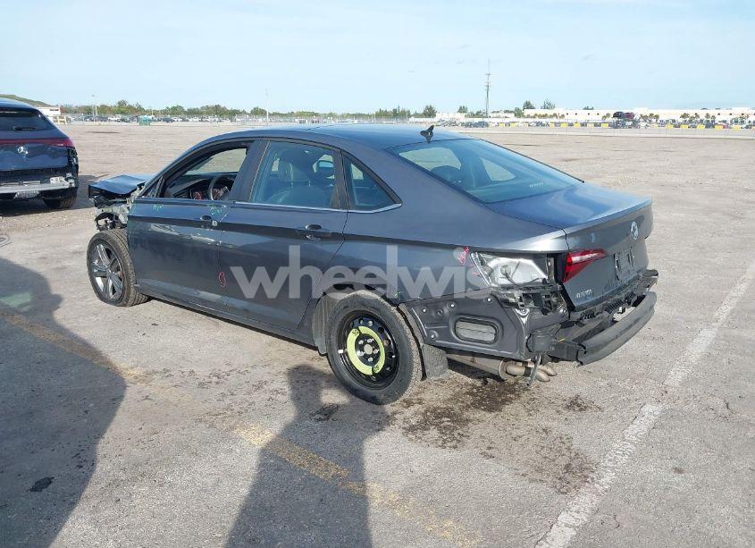 Photo 3 of 2019 Volkswagen Jetta 1.4T R-LINE/1.4T S/1.4T SE (VIN 3VWCB7BU3KM245260)