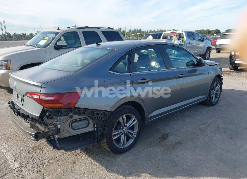 Photo 4 of 2019 Volkswagen Jetta 1.4T R-LINE/1.4T S/1.4T SE (VIN 3VWCB7BU3KM245260)