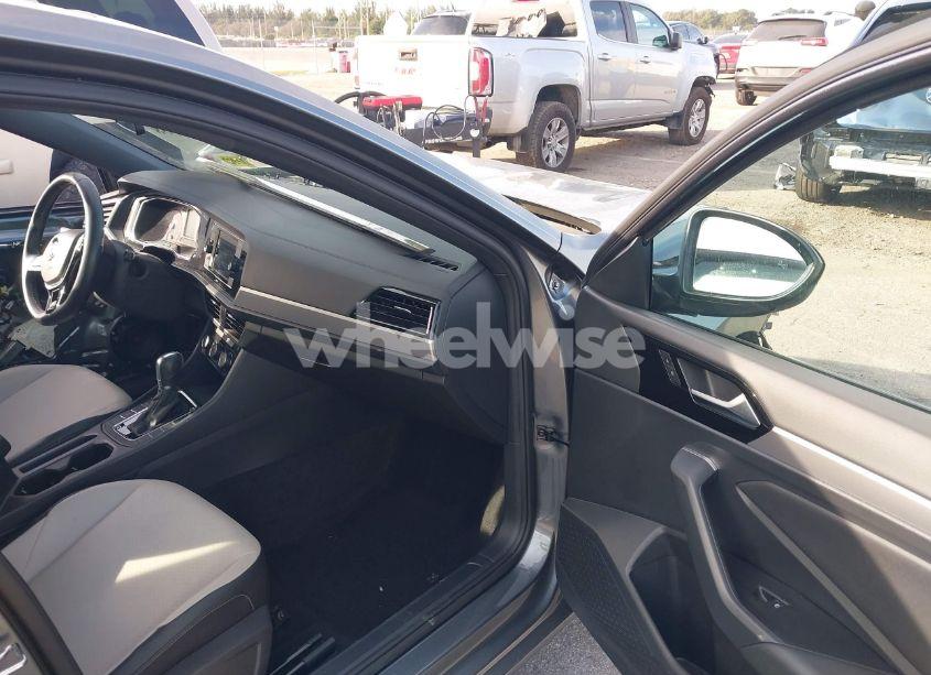 Photo 5 of 2019 Volkswagen Jetta 1.4T R-LINE/1.4T S/1.4T SE (VIN 3VWCB7BU3KM245260)