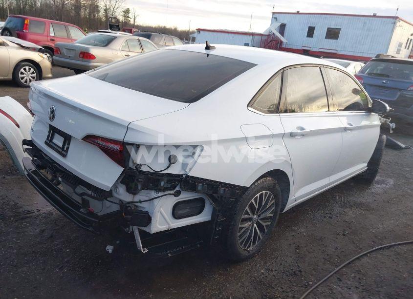 Photo 4 of 2020 Volkswagen Jetta 1.4T R-LINE/1.4T S/1.4T SE (VIN 3VWCB7BU3LM002727)