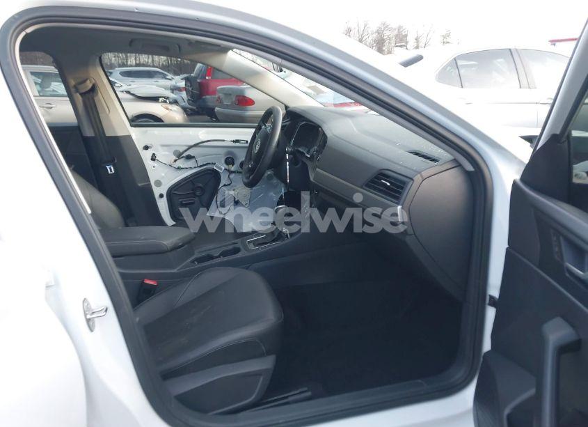 Photo 5 of 2020 Volkswagen Jetta 1.4T R-LINE/1.4T S/1.4T SE (VIN 3VWCB7BU3LM002727)