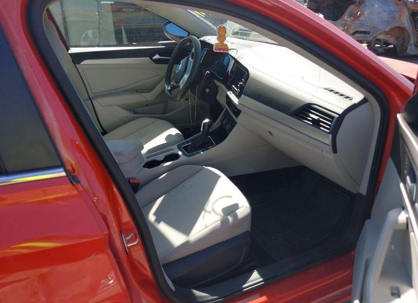 Photo 5 of 2019 Volkswagen Jetta 1.4T R-LINE/1.4T S/1.4T SE (VIN 3VWCB7BU4KM157351)