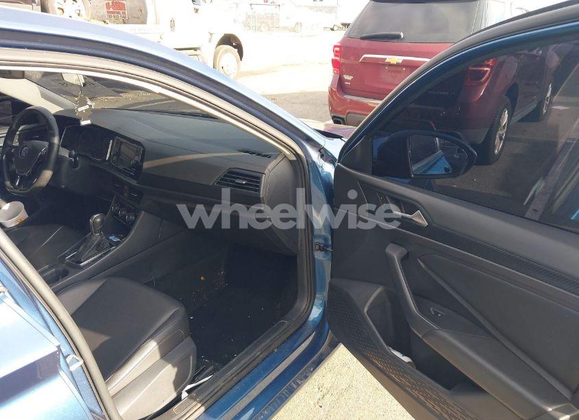 Photo 5 of 2019 Volkswagen Jetta 1.4T R-LINE/1.4T S/1.4T SE (VIN 3VWCB7BU4KM157480)