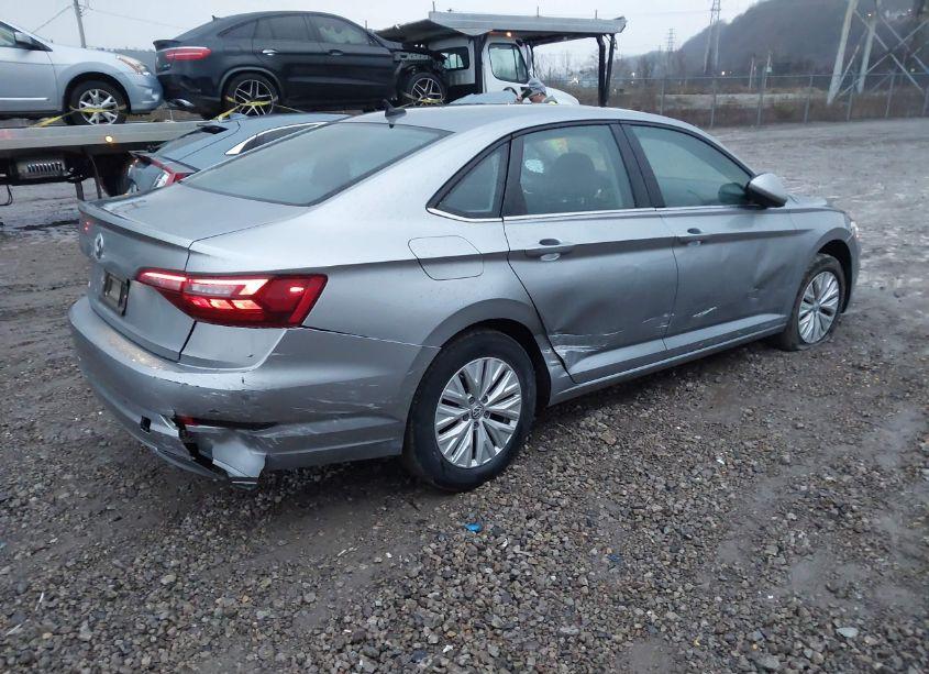 Photo 4 of 2020 Volkswagen Jetta 1.4T R-LINE/1.4T S/1.4T SE (VIN 3VWCB7BU4LM023358)