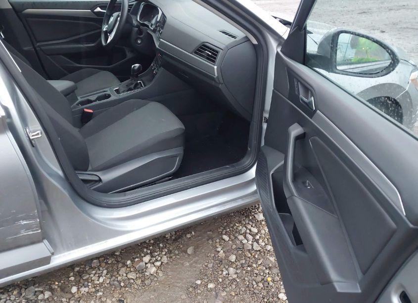 Photo 5 of 2020 Volkswagen Jetta 1.4T R-LINE/1.4T S/1.4T SE (VIN 3VWCB7BU4LM023358)