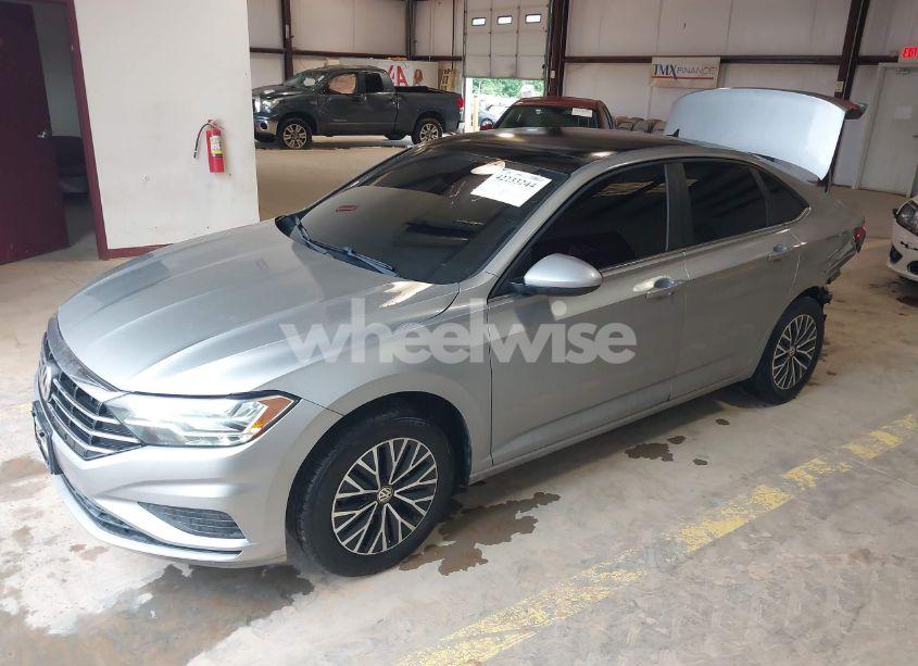 Photo 2 of 2020 Volkswagen Jetta 1.4T R-LINE/1.4T S/1.4T SE (VIN 3VWCB7BU4LM024364)