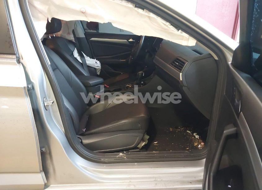 Photo 5 of 2020 Volkswagen Jetta 1.4T R-LINE/1.4T S/1.4T SE (VIN 3VWCB7BU4LM024364)