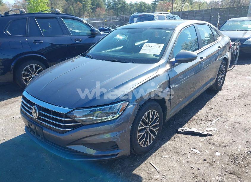 Photo 2 of 2019 Volkswagen Jetta 1.4T R-LINE/1.4T S/1.4T SE (VIN 3VWCB7BU5KM133947)