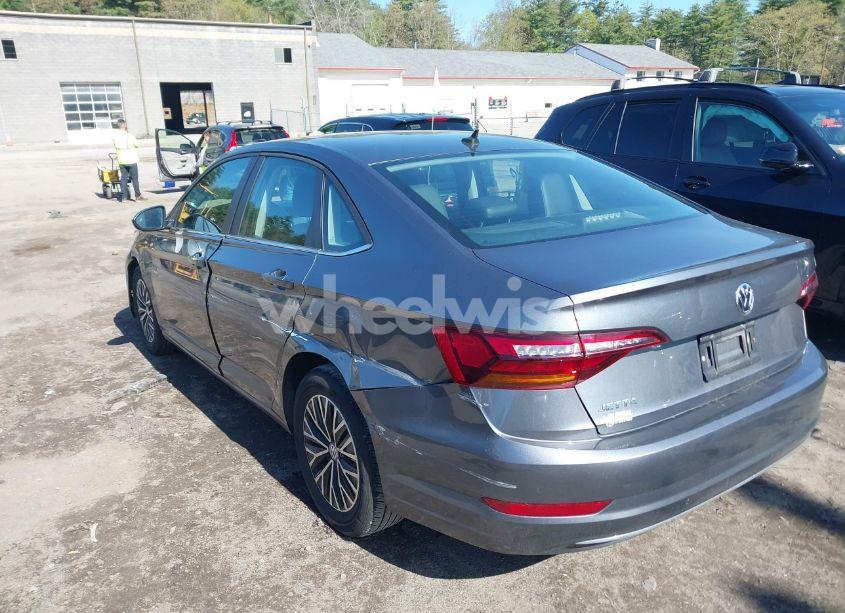 Photo 3 of 2019 Volkswagen Jetta 1.4T R-LINE/1.4T S/1.4T SE (VIN 3VWCB7BU5KM133947)