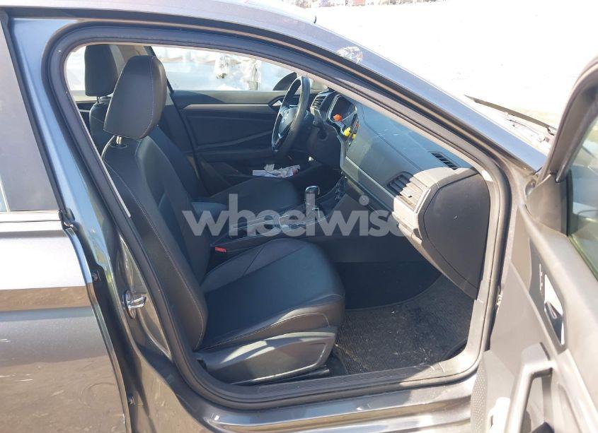 Photo 5 of 2019 Volkswagen Jetta 1.4T R-LINE/1.4T S/1.4T SE (VIN 3VWCB7BU5KM133947)