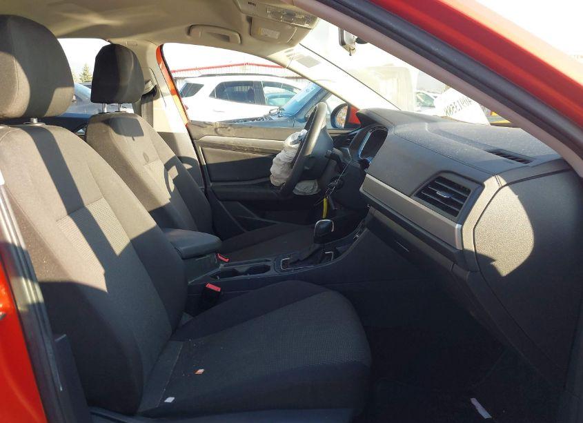 Photo 5 of 2019 Volkswagen Jetta 1.4T R-LINE/1.4T S/1.4T SE (VIN 3VWCB7BU5KM184185)