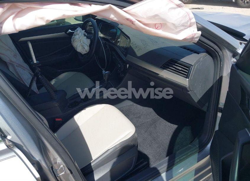 Photo 5 of 2020 Volkswagen Jetta 1.4T R-LINE/1.4T S/1.4T SE (VIN 3VWCB7BU5LM014734)