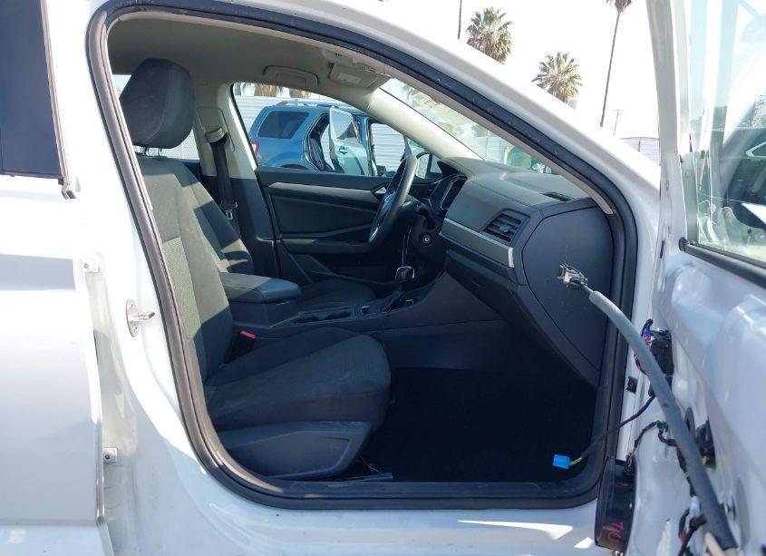 Photo 5 of 2020 Volkswagen Jetta 1.4T R-LINE/1.4T S/1.4T SE (VIN 3VWCB7BU5LM061617)