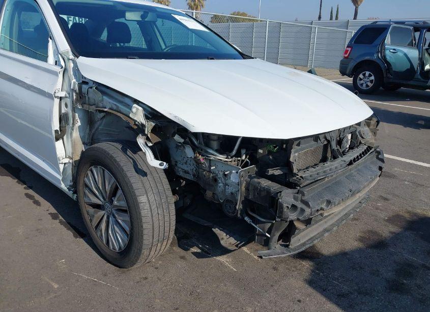 Photo 6 of 2020 Volkswagen Jetta 1.4T R-LINE/1.4T S/1.4T SE (VIN 3VWCB7BU5LM061617)