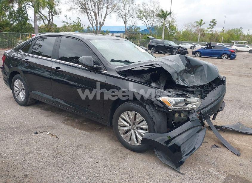 2019 Volkswagen Jetta 1.4T R-LINE/1.4T S/1.4T SE (VIN 3VWCB7BU6KM154435) main photo