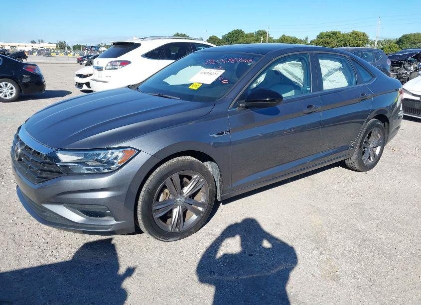 Photo 2 of 2019 Volkswagen Jetta 1.4T R-LINE/1.4T S/1.4T SE (VIN 3VWCB7BU6KM161806)