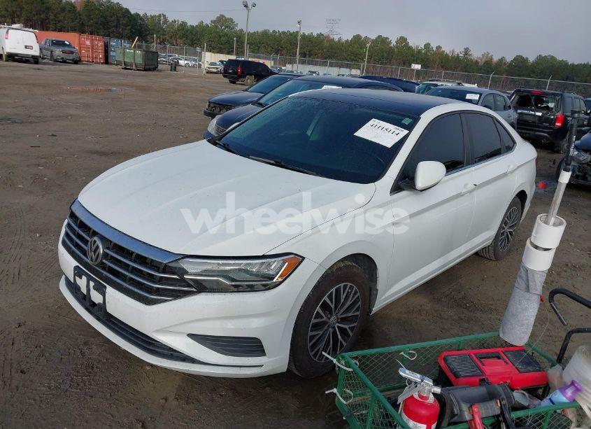 Photo 2 of 2019 Volkswagen Jetta 1.4T R-LINE/1.4T S/1.4T SE (VIN 3VWCB7BU6KM176452)
