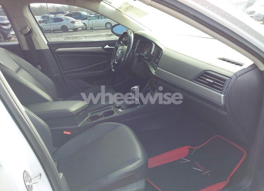 Photo 5 of 2019 Volkswagen Jetta 1.4T R-LINE/1.4T S/1.4T SE (VIN 3VWCB7BU6KM176452)