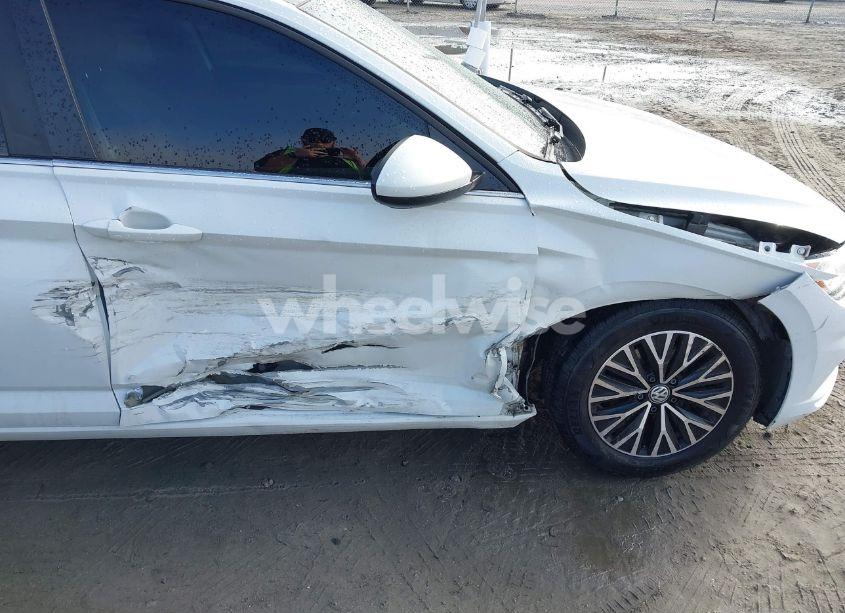 Photo 6 of 2019 Volkswagen Jetta 1.4T R-LINE/1.4T S/1.4T SE (VIN 3VWCB7BU6KM176452)