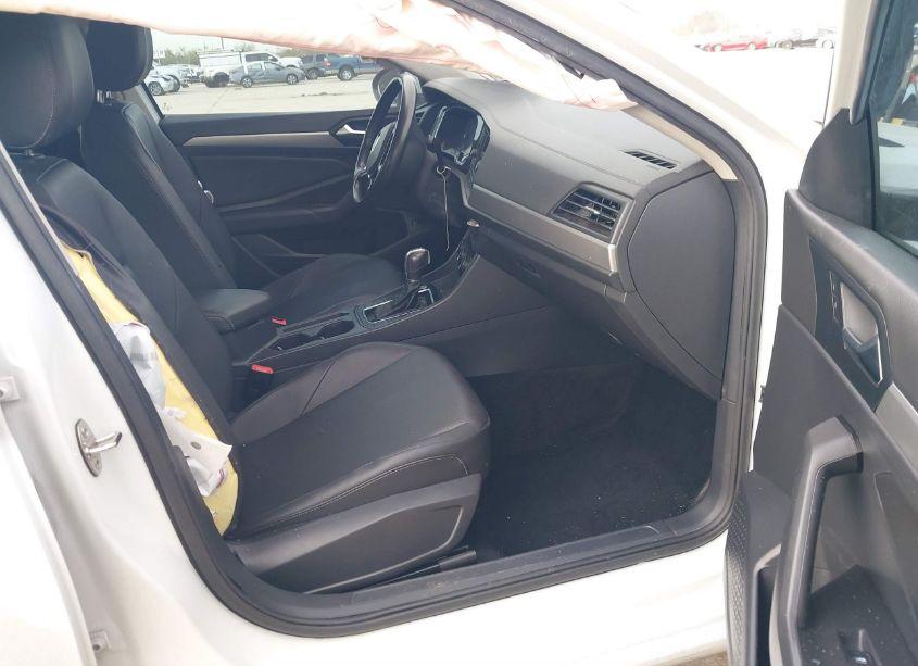 Photo 5 of 2019 Volkswagen Jetta 1.4T R-LINE/1.4T S/1.4T SE (VIN 3VWCB7BU6KM176841)