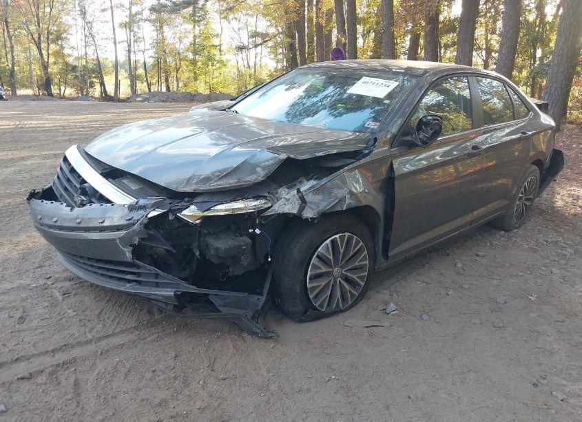 Photo 2 of 2020 Volkswagen Jetta 1.4T R-LINE/1.4T S/1.4T SE (VIN 3VWCB7BU6LM006884)