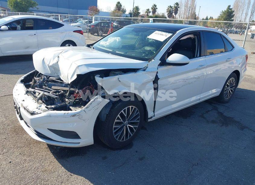 Photo 2 of 2020 Volkswagen Jetta 1.4T R-LINE/1.4T S/1.4T SE (VIN 3VWCB7BU6LM007548)