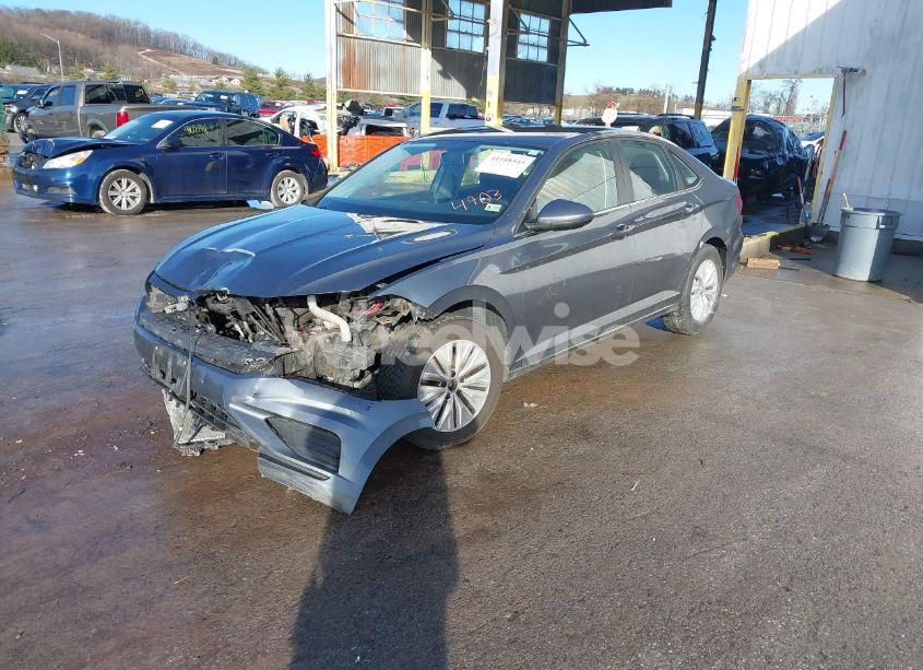 Photo 2 of 2019 Volkswagen Jetta 1.4T R-LINE/1.4T S/1.4T SE (VIN 3VWCB7BU7KM144903)