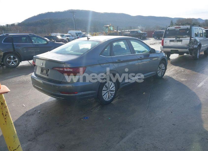 Photo 4 of 2019 Volkswagen Jetta 1.4T R-LINE/1.4T S/1.4T SE (VIN 3VWCB7BU7KM144903)