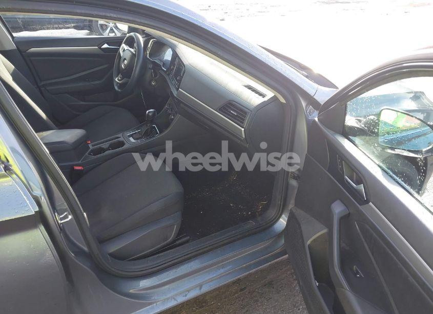 Photo 5 of 2019 Volkswagen Jetta 1.4T R-LINE/1.4T S/1.4T SE (VIN 3VWCB7BU7KM144903)