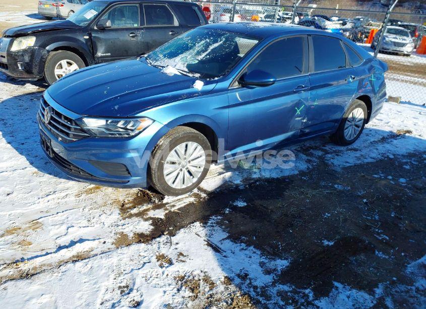 Photo 2 of 2019 Volkswagen Jetta 1.4T R-LINE/1.4T S/1.4T SE (VIN 3VWCB7BU7KM177948)