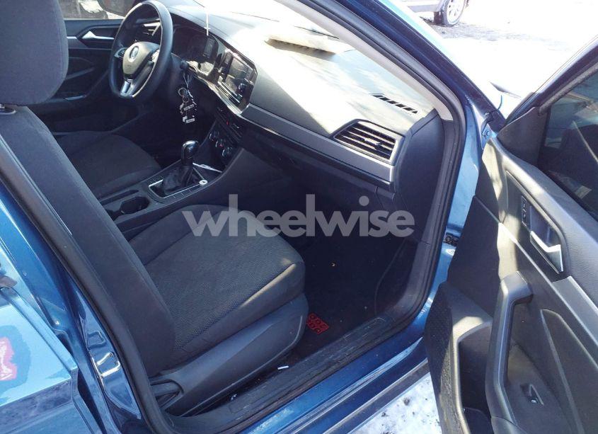 Photo 5 of 2019 Volkswagen Jetta 1.4T R-LINE/1.4T S/1.4T SE (VIN 3VWCB7BU7KM177948)