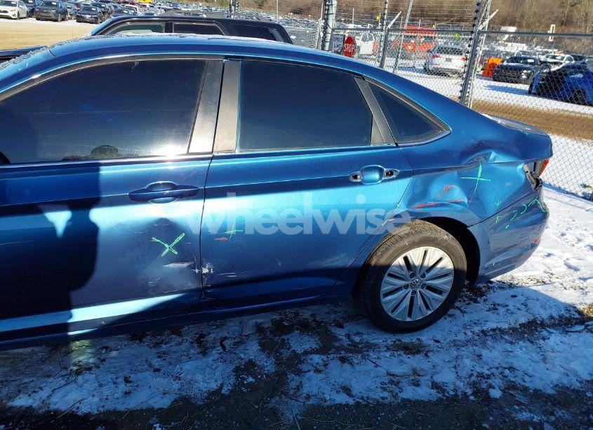 Photo 6 of 2019 Volkswagen Jetta 1.4T R-LINE/1.4T S/1.4T SE (VIN 3VWCB7BU7KM177948)