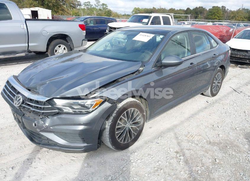 Photo 2 of 2019 Volkswagen Jetta 1.4T R-LINE/1.4T S/1.4T SE (VIN 3VWCB7BU7KM185063)