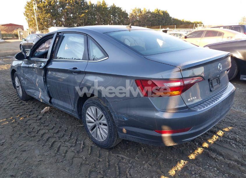 Photo 3 of 2019 Volkswagen Jetta 1.4T R-LINE/1.4T S/1.4T SE (VIN 3VWCB7BU7KM220510)