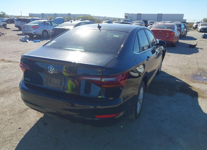 Photo 4 of 2019 Volkswagen Jetta 1.4T R-LINE/1.4T S/1.4T SE (VIN 3VWCB7BU7KM223942)