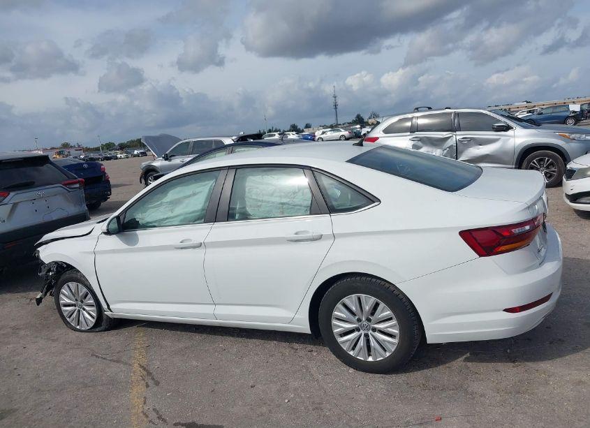 Photo 14 of 2019 Volkswagen Jetta 1.4T R-LINE/1.4T S/1.4T SE (VIN 3VWCB7BU7KM266595)