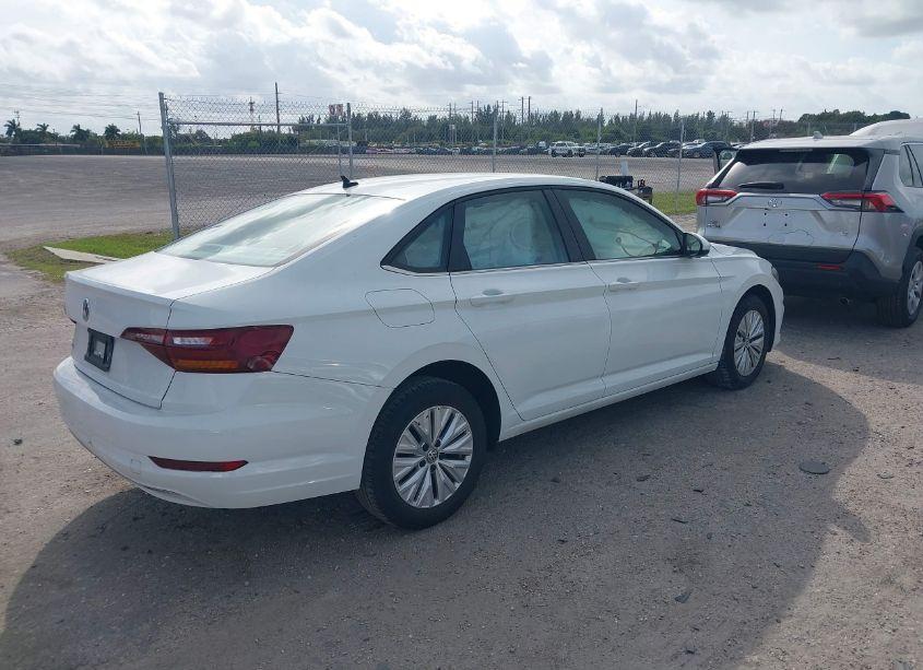 Photo 4 of 2019 Volkswagen Jetta 1.4T R-LINE/1.4T S/1.4T SE (VIN 3VWCB7BU7KM266595)