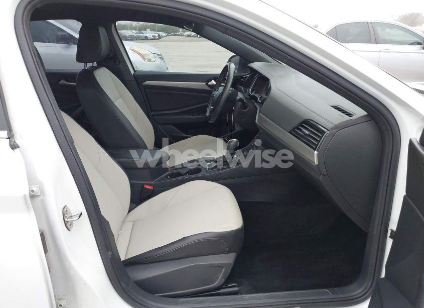 Photo 5 of 2020 Volkswagen Jetta 1.4T R-LINE/1.4T S/1.4T SE (VIN 3VWCB7BU7LM017540)