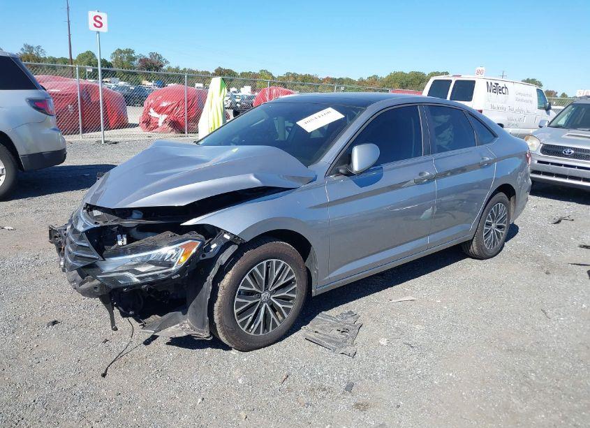 Photo 2 of 2020 Volkswagen Jetta 1.4T R-LINE/1.4T S/1.4T SE (VIN 3VWCB7BU7LM052174)