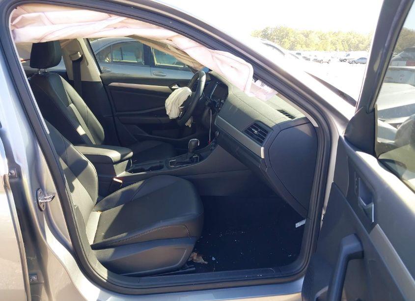 Photo 5 of 2020 Volkswagen Jetta 1.4T R-LINE/1.4T S/1.4T SE (VIN 3VWCB7BU7LM052174)