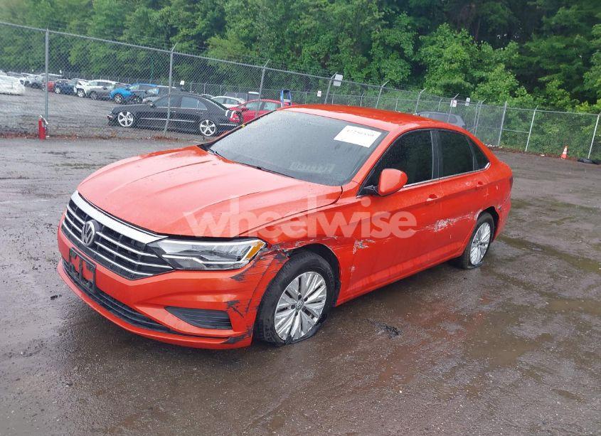 Photo 2 of 2019 Volkswagen Jetta 1.4T R-LINE/1.4T S/1.4T SE (VIN 3VWCB7BU8KM232522)
