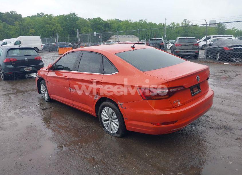 Photo 3 of 2019 Volkswagen Jetta 1.4T R-LINE/1.4T S/1.4T SE (VIN 3VWCB7BU8KM232522)