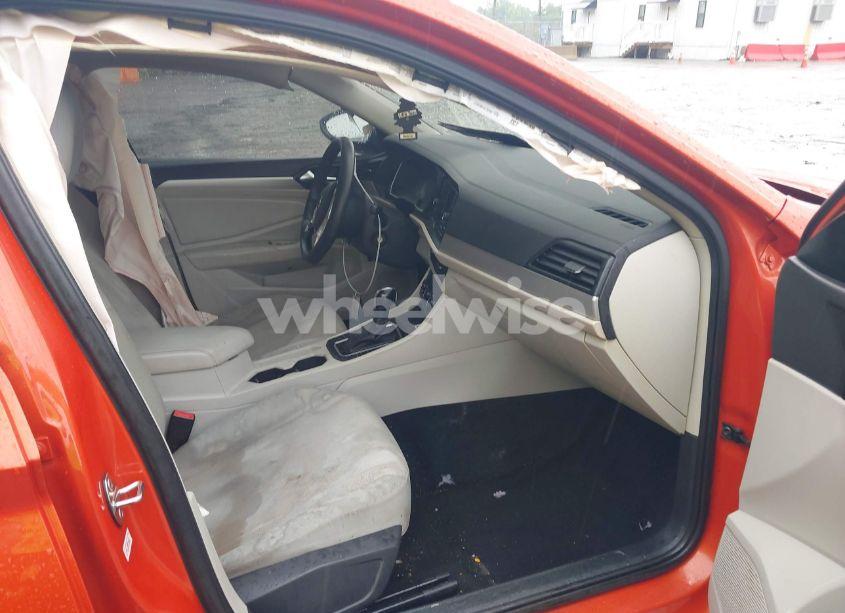 Photo 5 of 2019 Volkswagen Jetta 1.4T R-LINE/1.4T S/1.4T SE (VIN 3VWCB7BU8KM232522)