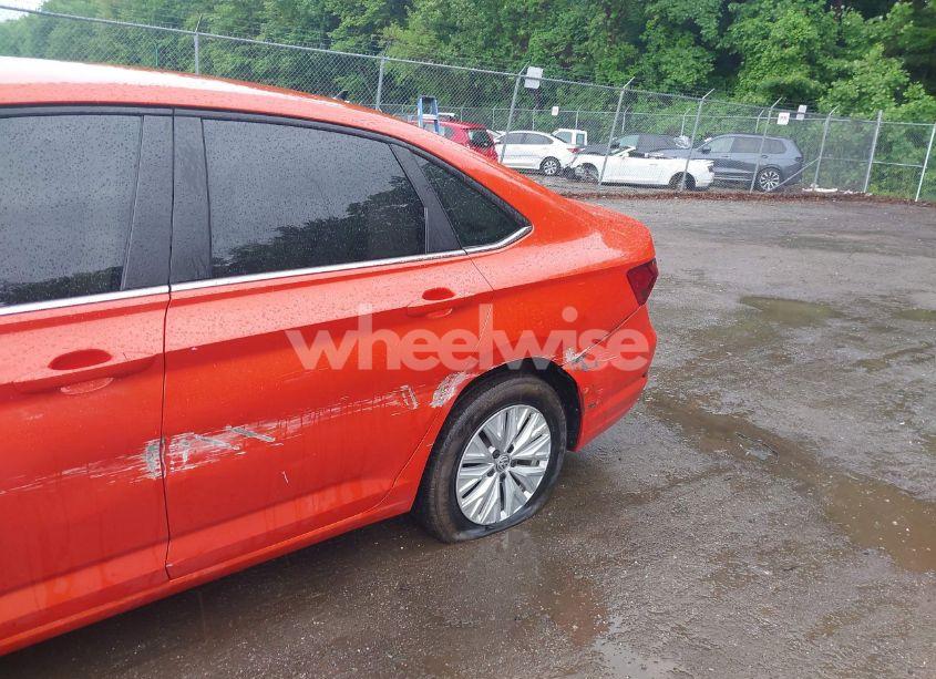 Photo 6 of 2019 Volkswagen Jetta 1.4T R-LINE/1.4T S/1.4T SE (VIN 3VWCB7BU8KM232522)