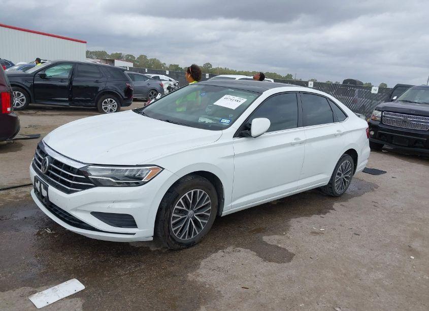 Photo 2 of 2019 Volkswagen Jetta 1.4T R-LINE/1.4T S/1.4T SE (VIN 3VWCB7BU8KM240281)