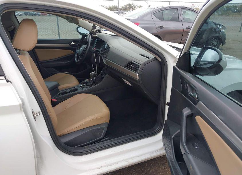 Photo 5 of 2019 Volkswagen Jetta 1.4T R-LINE/1.4T S/1.4T SE (VIN 3VWCB7BU8KM240281)