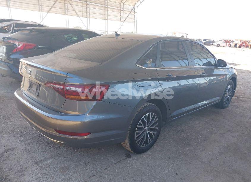 Photo 4 of 2019 Volkswagen Jetta 1.4T R-LINE/1.4T S/1.4T SE (VIN 3VWCB7BU8KM247750)